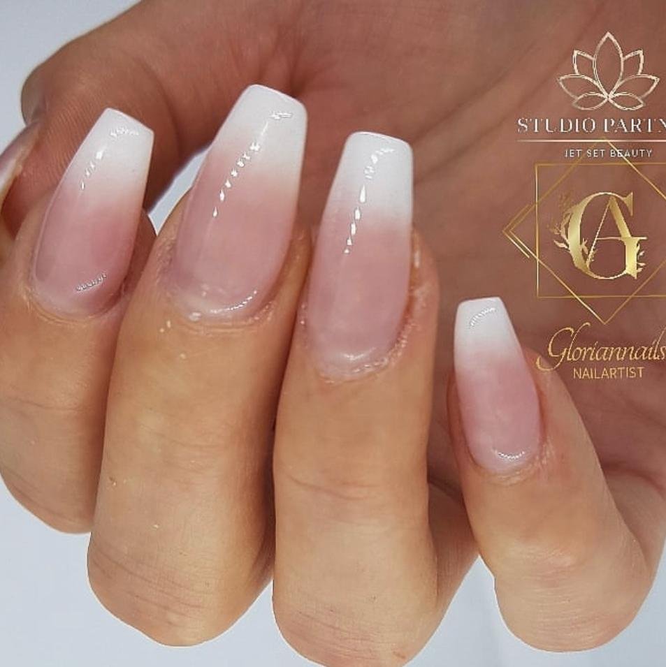 Babyboomer-Nägel in Coffin-Form mit weichem Übergang von Rosé zu Weiss – GlorianNails Emmenbrücke